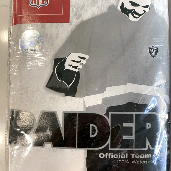 Raiders waterproof ponchos - Picture 2 of 2